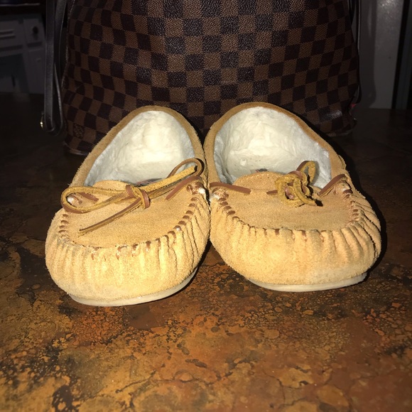 Minnetonka suede leather moccasins. Size 6. - Picture 2 of 5